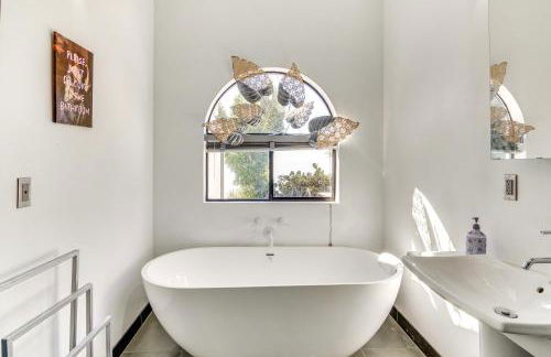 3 Mi to Beach Home with Pool and Spa in Malibu! - Foto 13