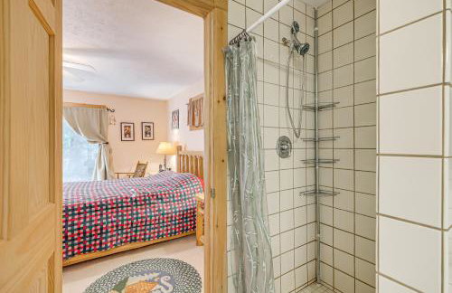 Near Beach Access Torch Lake Cabin Retreat! - Foto 14