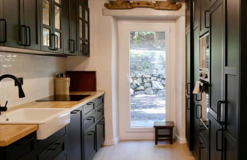 Arties Lodge - Photo 5