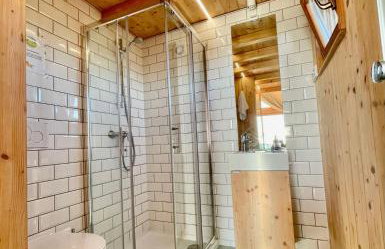 Lushna 11 Lux Suite at Lee Wick Farm Cottages & Glamping - Foto 6