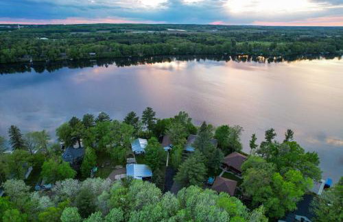 Lakefront Family Retreat with Private Dock! - Foto 43