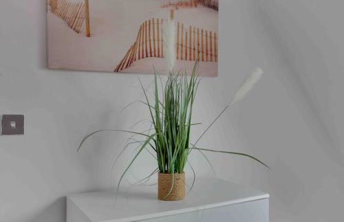 Elizabeth II Five Bedroom Spacious Home - Foto 13