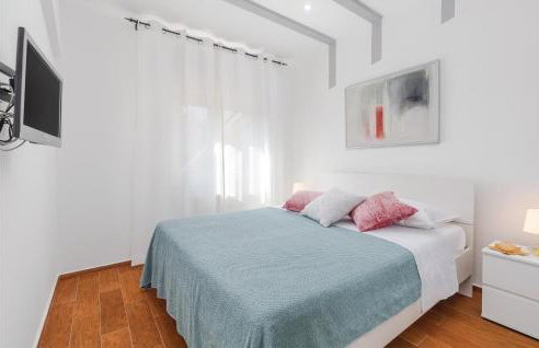 5 Bedroom Beautiful Home In Labin - Photo 48