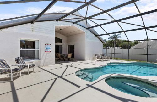 Sunny Getaway with Private Pool, Spa & Fenced Yard - Foto 2