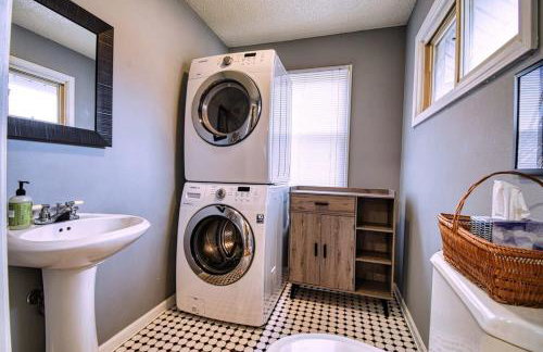 New Listing - Tranquil Retreat with Hot Tub - Foto 10