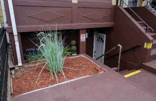 Elegant 2 Bedroom Suite w Modern Amenities - Foto 3