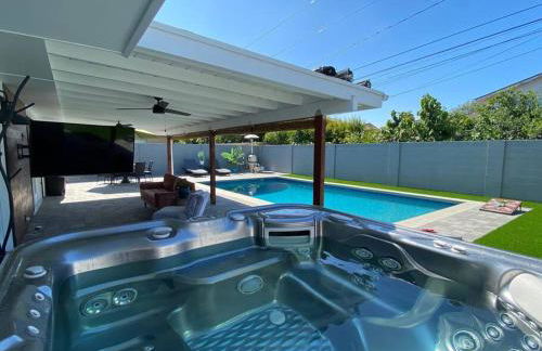 Huntington Beach, AC, Pool, Hot Tub, Detached Office, Close to Beach, Outside Entertaining Area - Photo 18