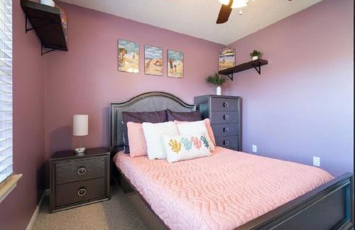 Tropical Oasis with Tiki Bar, Firepit, Seasonal Pool - Foto 39