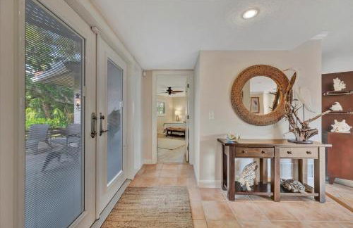 Siesta Key Beach Waterfront Home with Kayaks and Bikes - Foto 25