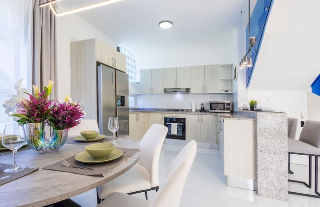 Relaxing 3-bedroom Villa With Pool Rooftop Jacuzzi in a Secluded Setting - Foto 21