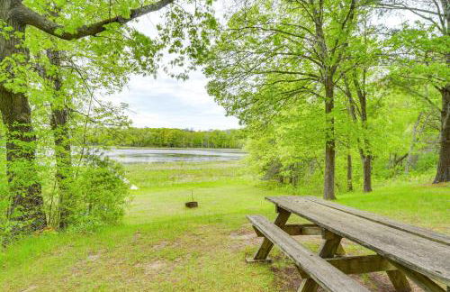 Secluded Lakefront Gem on 300 Acres in Webster - Foto 18