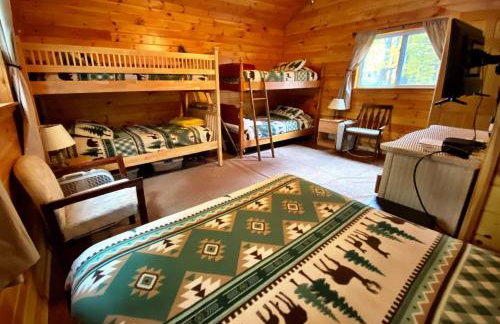 Lakefront Pine Cottage Hot Tub & Fire Pit - Foto 18