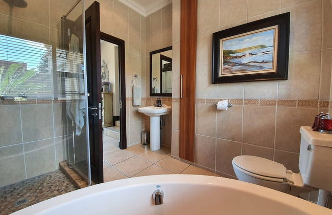 Or Tambo Airport Holiday Home - Photo 24