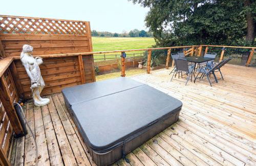 Hot Tub, Lake View, Peaceful Woodland Retreat - Photo 30