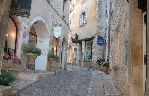 FRGK Victoria 4 Central Cannes 1BR Terrace, AC & Ultra-Fast Wi-Fi - Photo 43