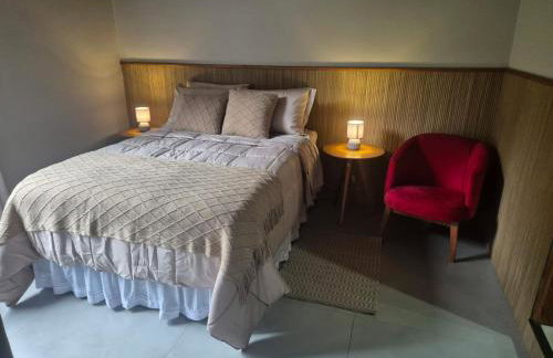 Chalé da Cachoeira - Cachoeira particular dentro da hospedagem - Foto 37