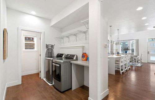 Steps from River & Old Town - Hot Tub & King Bed - Foto 50