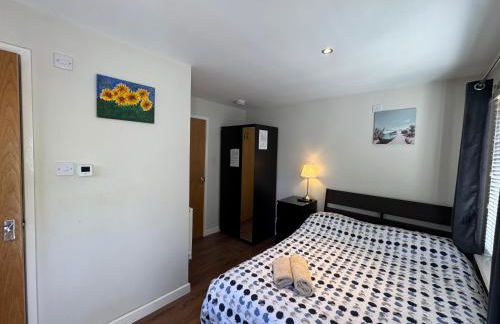 Studio-2 Staines,Heathrow, London-own entrance - Foto 13