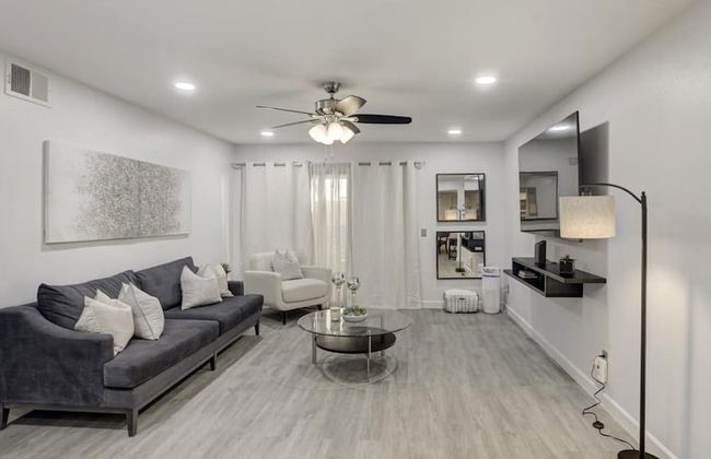 Executive 2 Bdrm Condo in the Heart of Biltmore! - Foto 9