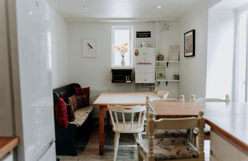 Hamilton Lodge - Cottage sleeps 8 - Photo 19