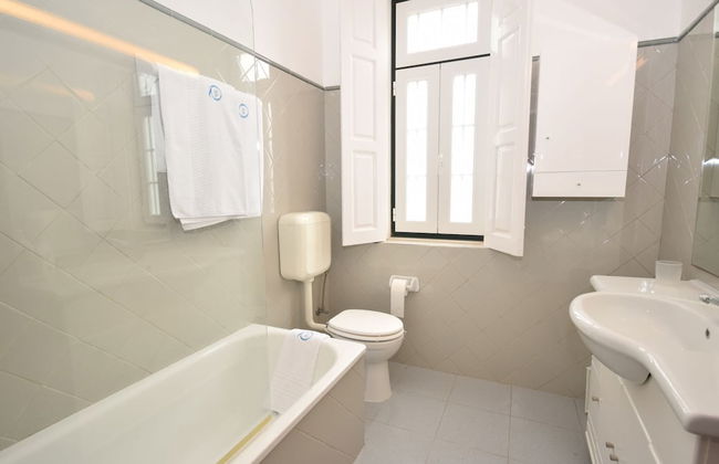 Sprawling Villa Near Alenquer - Photo 17