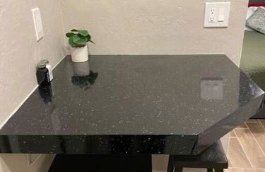 New Midtown Studio with Full Kitchen (Unit C) - Foto 3