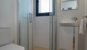 Primera linea de playa con vistas directas al mar-Apartamento premium Albufereta - Foto 5, Shower