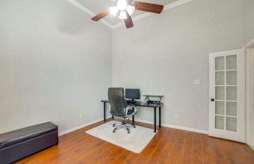 Great for Gatherings! Stylish Allen Home with Patio - Foto 17