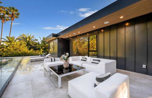 Luxury 6BR Beverly Hills Villa with Pool and Views - Photo 61