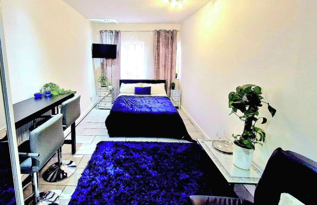 Seaside Escape - Sleeps 4 - Pets Ok - Free Parking - Photo 3