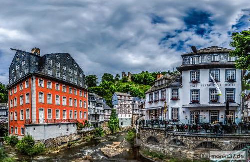 Mond Im Herzen von Monschau - Foto 10