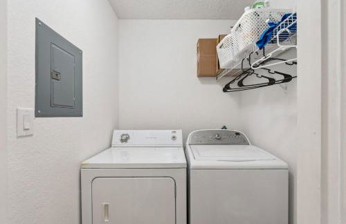 Quiet Gated Condo Near Universal with Pool and View - Foto 13