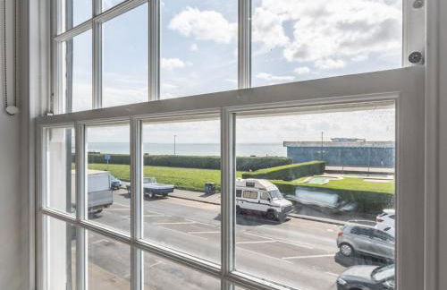 4-Bedroom Seafront House in Southend Sea Views - Pass the Keys - Foto 58