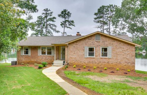 Waterfront Lakehouse w/ Private Dock & Fire Pit! - Foto 2