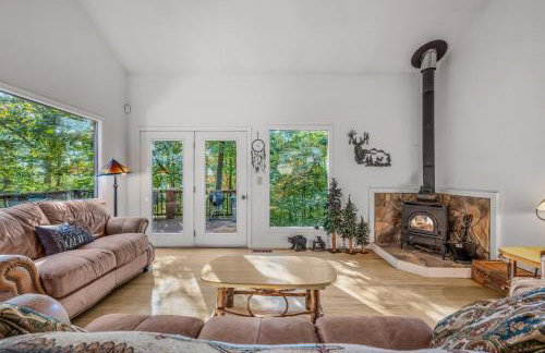 Almost Heaven - Grill, 2 King Beds, Wifi, Deck, Pool Access, Hiking, Wood Stove, Family Friendly - Foto 10