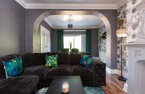 Large House for Groups with Huge Driveway - FREE PARKING - Photo 26