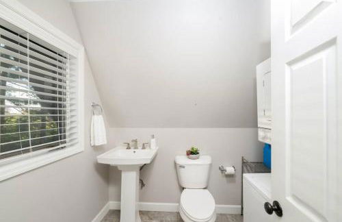 Secluded Waterfront A-Frame Cabin w/ Pvt Lake - Foto 18