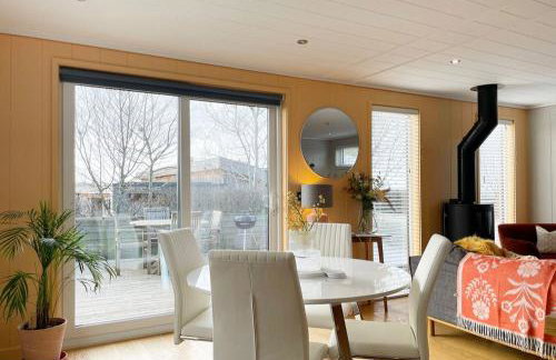 The Sleights, Strawberryfield Park - Hot Tub - Free WiFi & Parking - Pets Allowed 2 - Photo 5