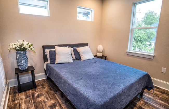 Brand NEW Large Impressive House Near Downtown! - Photo 2