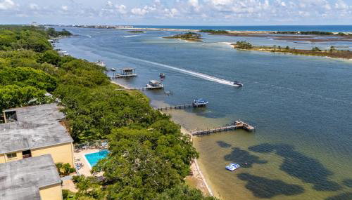 Calm Waterside Condo - Views, Pool & Family Fun - Foto 5