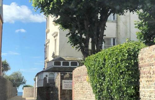 Mews Cottage in Private Seafront Estate - Photo 22