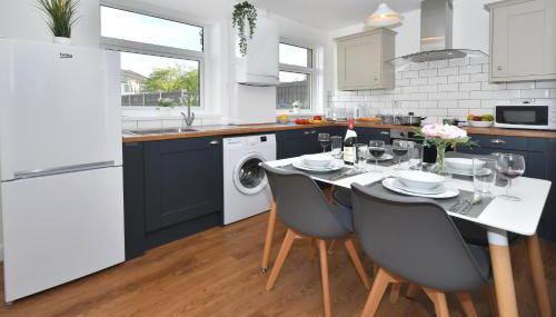 Orion House - sleeps 6, driveway, garden - Foto 4