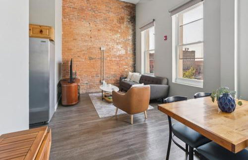 Rustic-Industrial Loft with Courthouse Views apts - Photo 10