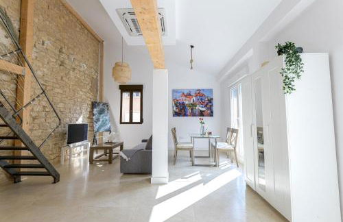 Soho Boho Apartments - with sunny rooftop terrace and fiber optic internet - Photo 1