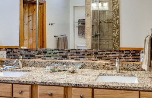 Hot Tub and Whale Watching! Scenic Sitka Escape - Foto 23