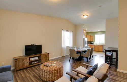 Waterfront Allyn Home with Fire Pit and 2 Kayaks! - Foto 7