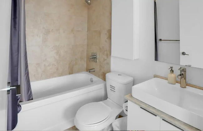 Lanterra Downtown Cn Tower - Photo 68