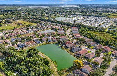 Large 5 bd home close to Beaches - Photo 33