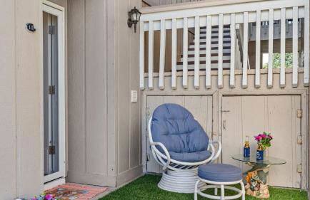 Steps from the Sand Bright Coastal Stay w Pool Access Coastal Hideaway by AvantStay - Foto 5