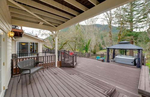 Spacious Grants Pass Home with Hot Tub and River Views - Foto 27